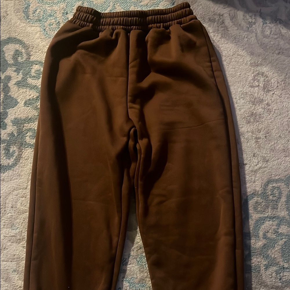 Brown Sweatpants with Elastic Waistband and Soft Fleece Fabric